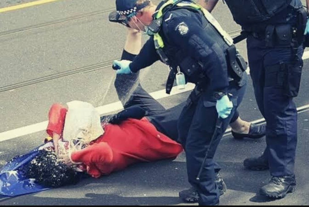 theoztrucker's tweet photo. Victoria Police want us to feel all warm and fuzzy toward them. They want us to love, respect and trust them again.

I say I saw too much of this sort of behaviour. 

Never forget. This is what they really are. Actions speak louder than words. https://t.co/I83d0r90jL