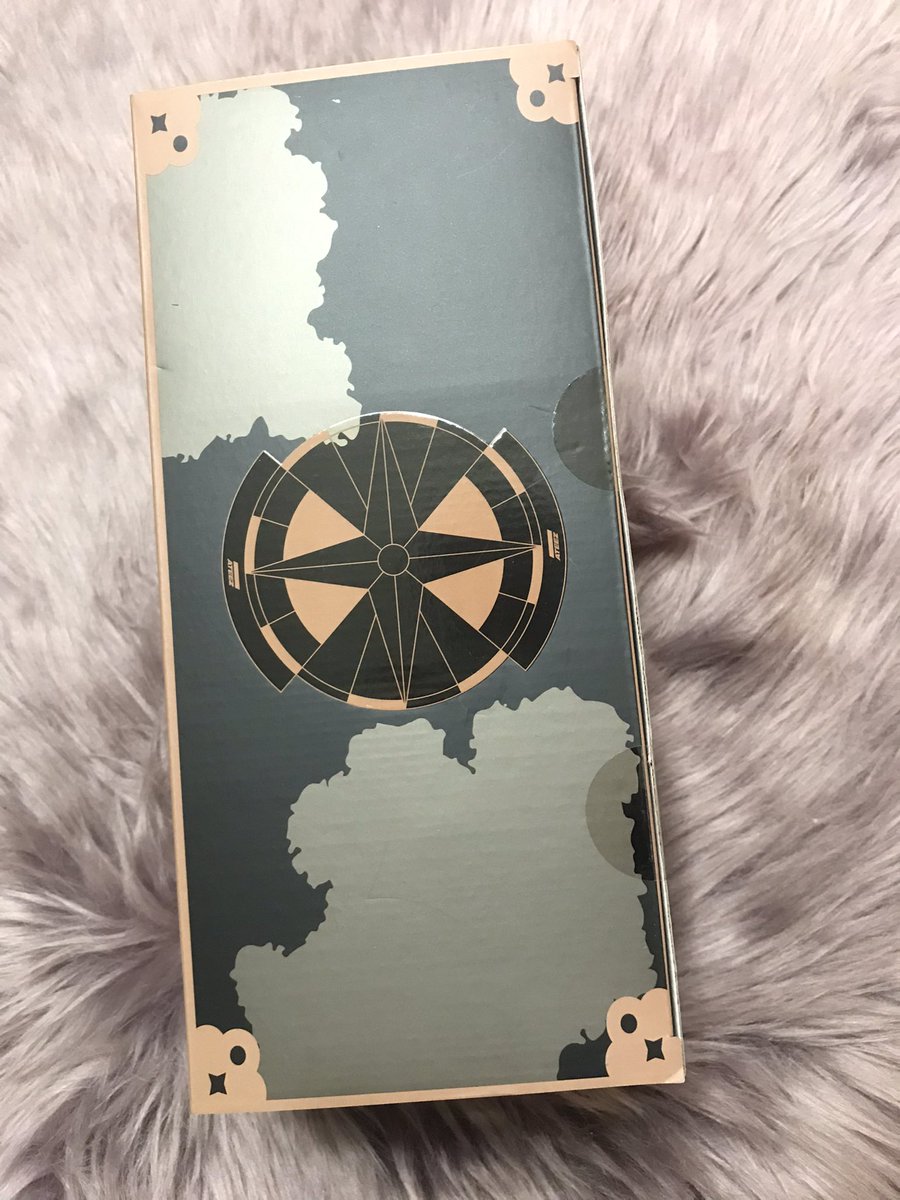 chrise11s's tweet photo. WTS LFB Ateez lightstick (lightiny) sealed but has some scratch sa ob as seen sa pic - 2150 + 20 (pf) https://t.co/RQpx87R0y5
