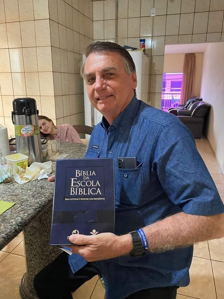 sarah_ceni's tweet photo. O livro dos livros 🙏
Feliz domingo Patriotas 💚💛 https://t.co/gldXPNFuP6