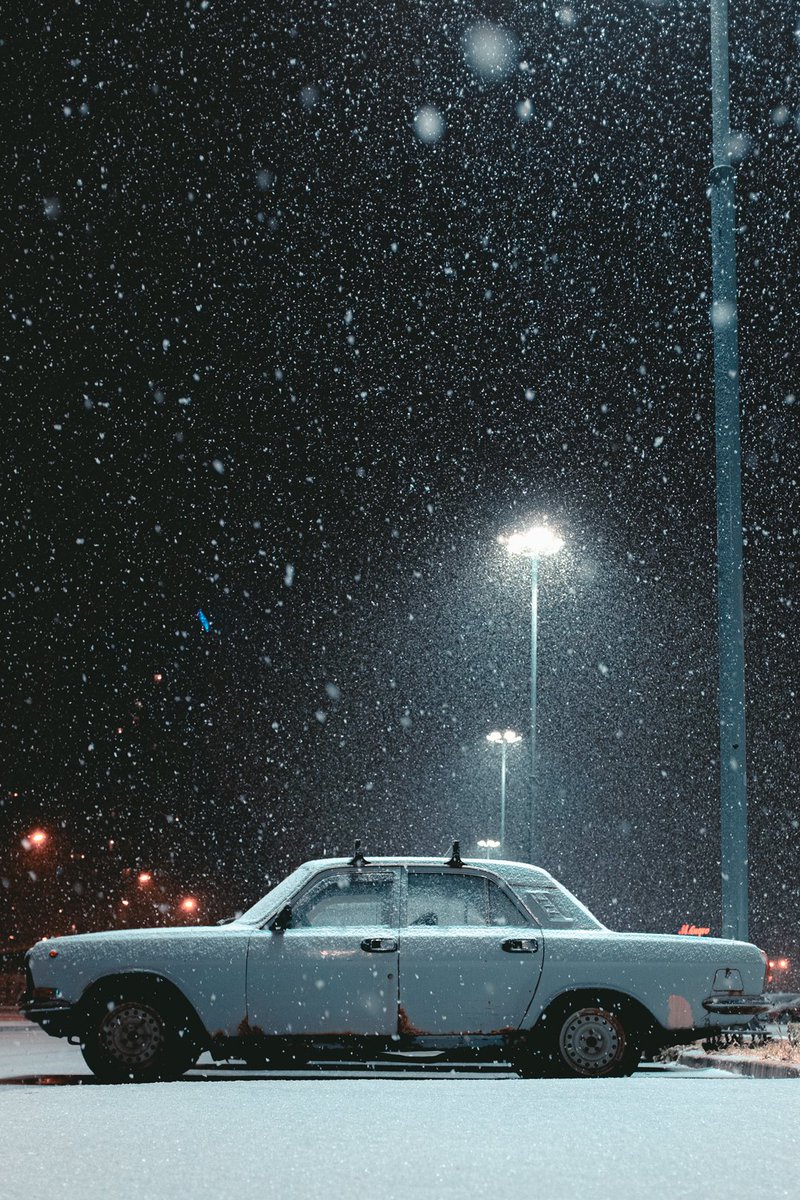 BalaguerViktor's tweet photo. Under the snowfall
#streetphotography https://t.co/bkk2O6kwla