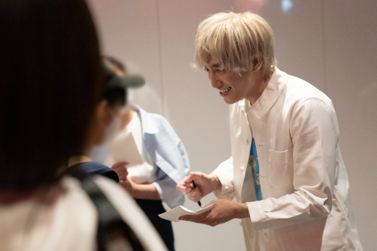 mudef's tweet photo. 「夢につながるチケット」を子どもたちにプレゼントするmudef「Dream Ticket Project」。
お笑いコンビ・EXITが賛同し、初の音楽ライブに児童養護施設の子どもたちを招待して下さいました!
さらにサプライズで子どもたちと交流も!
https://t.co/YyBdNuATR6
#EXIT
#dreamticketproject
#mudef https://t.co/xlhuLr5JEU
