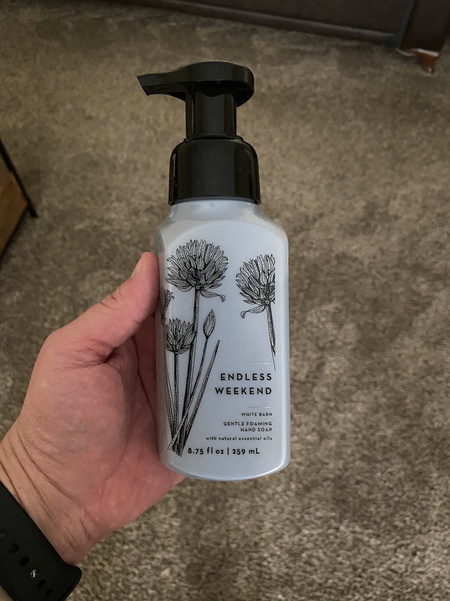DanielV5454's tweet photo. Reached into my @bathbodyworks bag and randomly selected my next foaming soap we all sure could use one of these Lol 😂 #EndLessWeekend 😎 https://t.co/LbszhgNitR