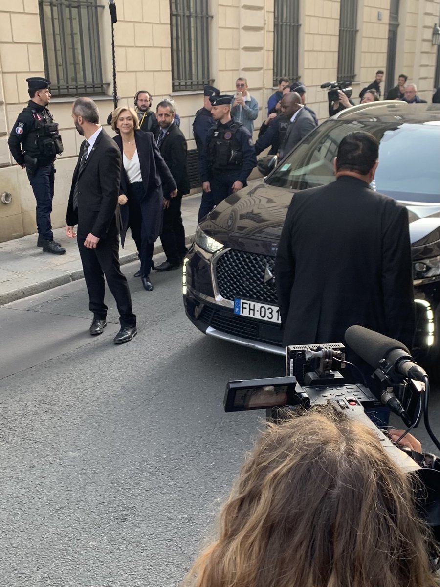 Valérie #Pecresse arrive à la Maison de la Chimie #RTLFlashActu