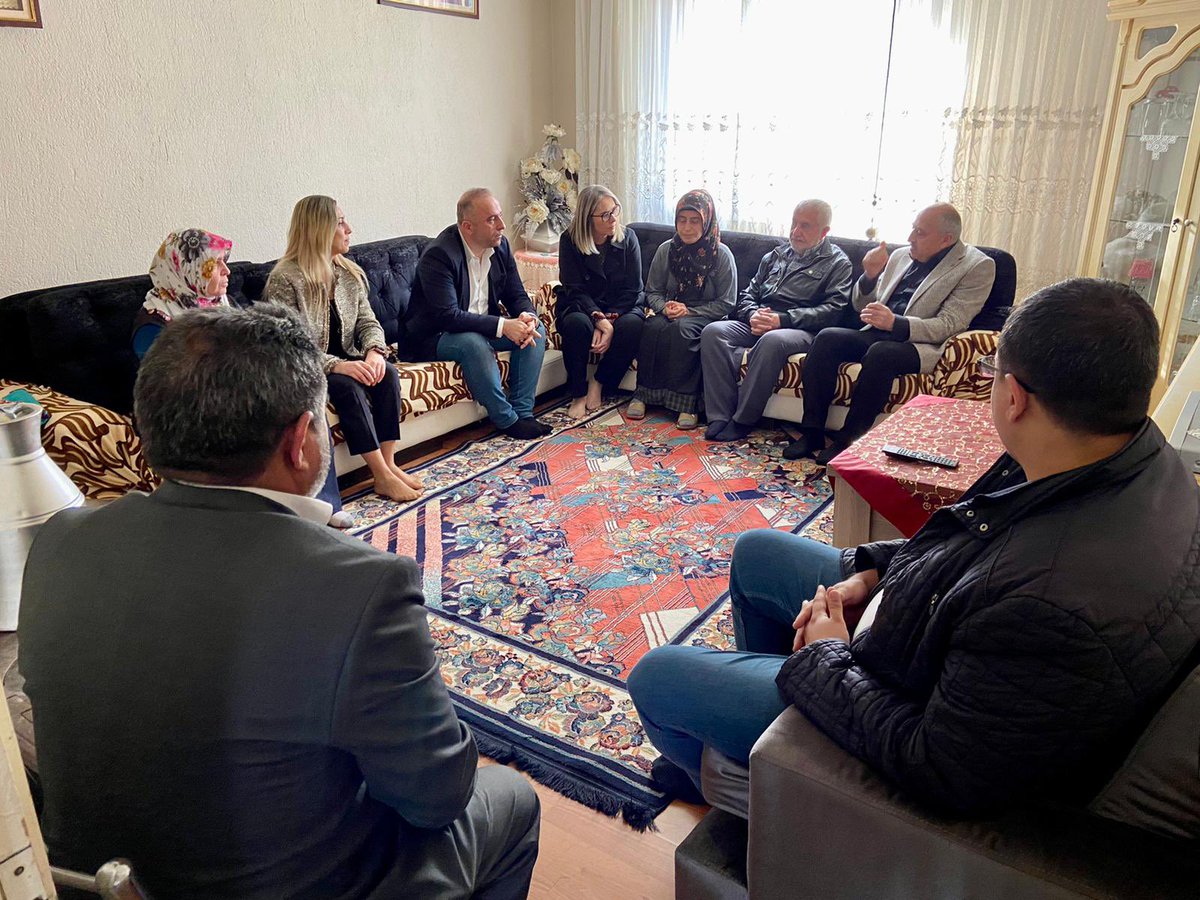 CeydaBC35's tweet photo. 📍Karabağlar

#Ramazan ‘ın bereketi, iftar öncesi vaktin huzuru ile Yurtoğlu ve Uzundere Mahallelerinde Ayşe Kaçar, Osman Gülhan, Metin Kabak, Zeki Yalınsu ve Günay Olcaytürk’ün hanelerine konuk olduk.

5 ailemize de nazik misafirperverlikleri için teşekkür ediyorum. https://t.co/e6E7cLrs3a