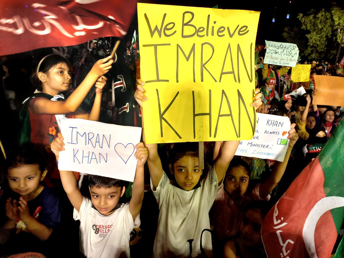 PTIofficial's tweet photo. The young generation in Karachi express their confidence in @ImranKhanPTI !
#امپورٹڈ_حکومت_نامنظور https://t.co/HaSk1m8lYP