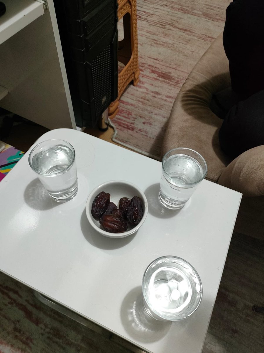 burakeverhard's tweet photo. manitaya anlat anlat bitiremediğim agalarla iftar sofrası https://t.co/DSbVEgLGB4