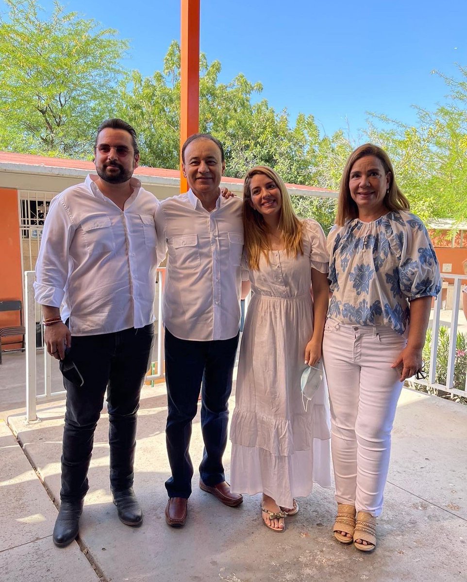 Un día histórico para nuestro país, por primera ocasión las y los ciudadanos tenemos la extraordinaria oportunidad de calificar a un Presidente.

Aquí en familia participando en esta fiesta democrática.