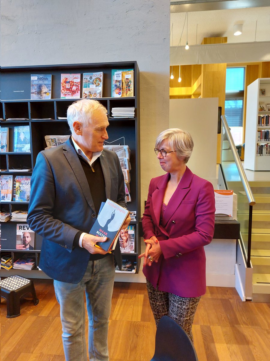 HeleenKeur's tweet photo. En dan vanmiddag...naar @KopGroepBieb #school7 voor een ontmoeting met mijn favoriete schrijver @ArthurJapin. Erg blij! https://t.co/ebP1M0AGR6