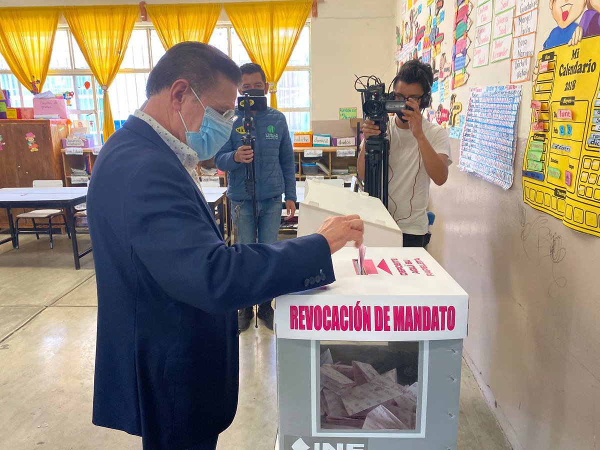AispuroDurango's tweet photo. Cumpliendo con mi deber cívico y confiando plenamente en las instituciones, he participado este día en la #RevocaciónDeMandato

Ejercicio democrático que nos permite fortalecer la participación ciudadana. https://t.co/F3z0sADk7y