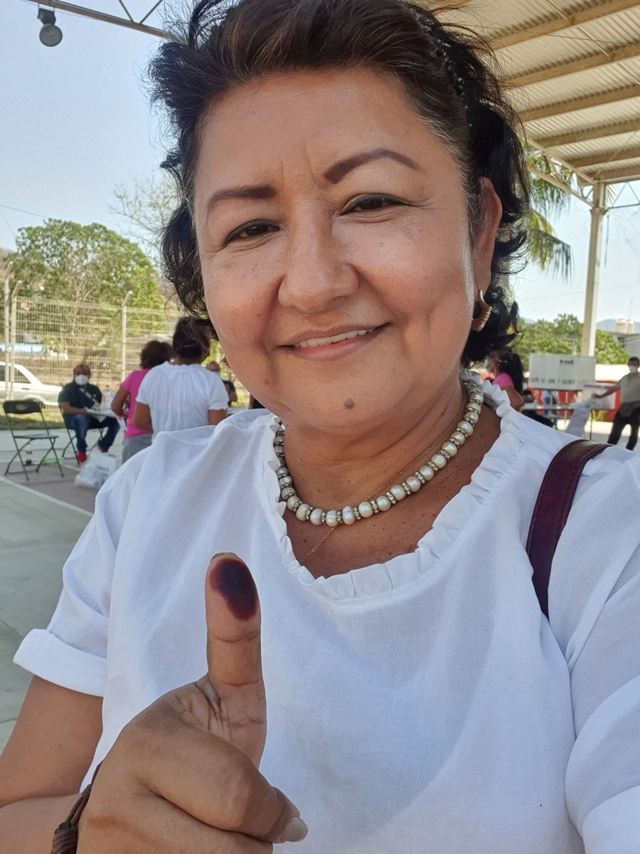 Cómo no estar con AMLO! El mejor Presidente del mundo. 
Sí,  siiiiii que siga. Hoy 10 de abril de 2022, la Revocación de mandato, quedará registrada en la historia de la patria. ¿Por qué tolerar a un mal gobernante?Democracia participativa.