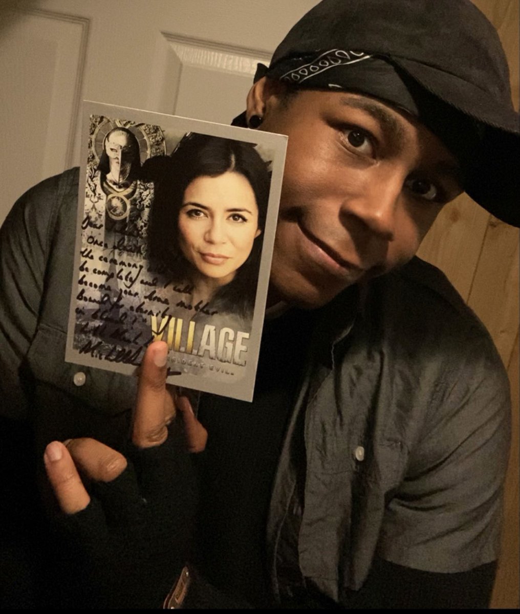JulianJimerson's tweet photo. It came here earlier than I thought! Thank you so so much @shellylukes for signing my postcard I 🖤 it. You’re the best! #MotherMiranda #ResidentEvilVillage https://t.co/h8ws6nmmNK