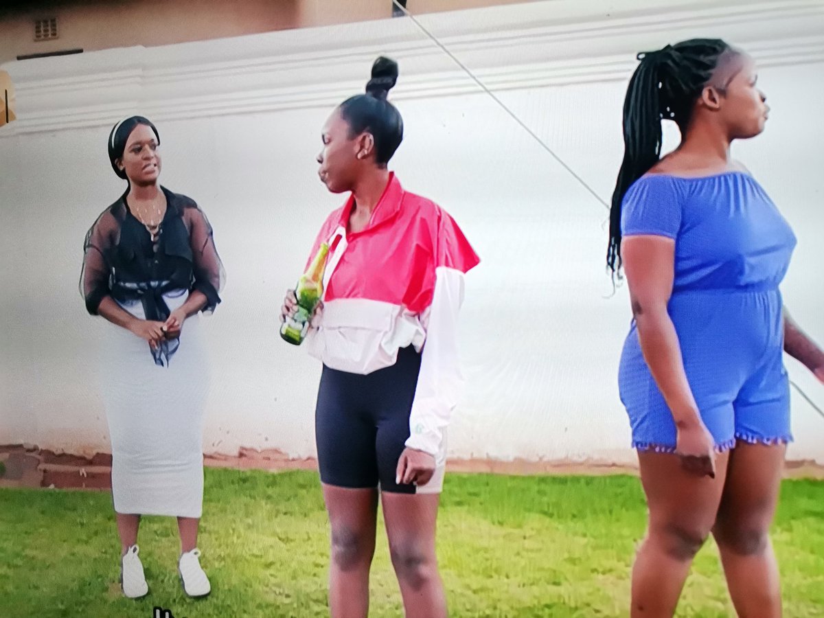 precise1990's tweet image. imagen you going to date with some wearing like this with a bottle #DateMyFamily