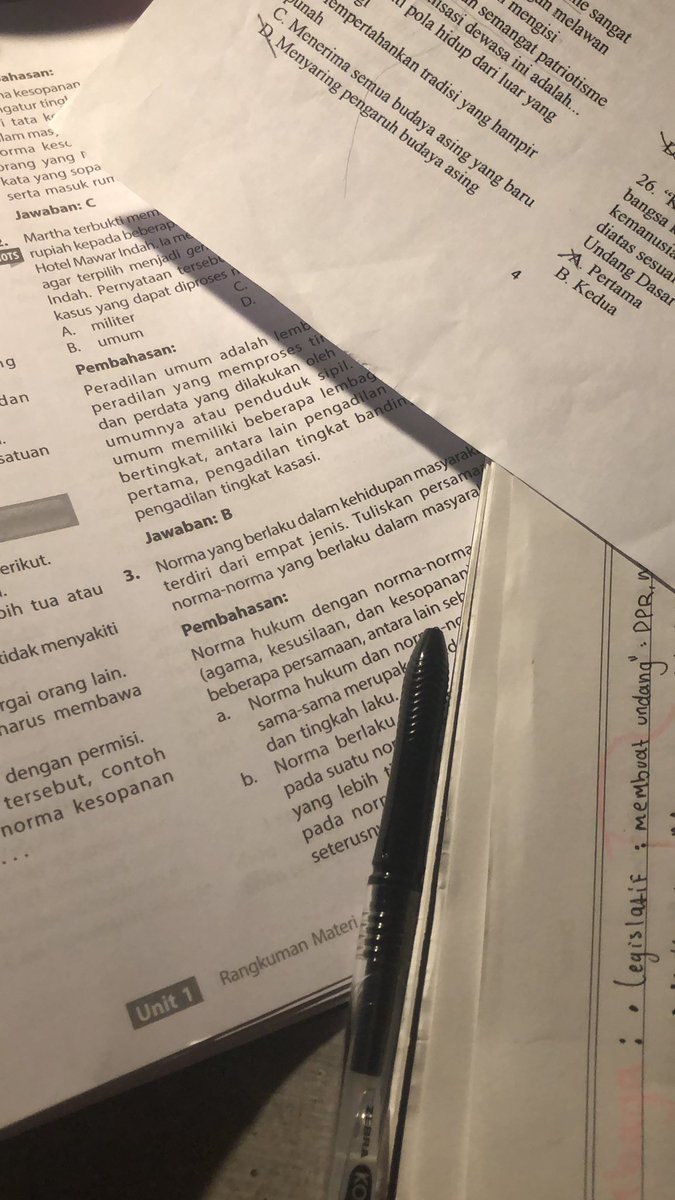 studywdin's tweet photo. untuk malem ini udah dulu T__T mohon doa nya untuk besok ya tmn tmn ku aw, BESOK AKU US AAAAAAA TBL 💀💀 https://t.co/F2r5lesmth