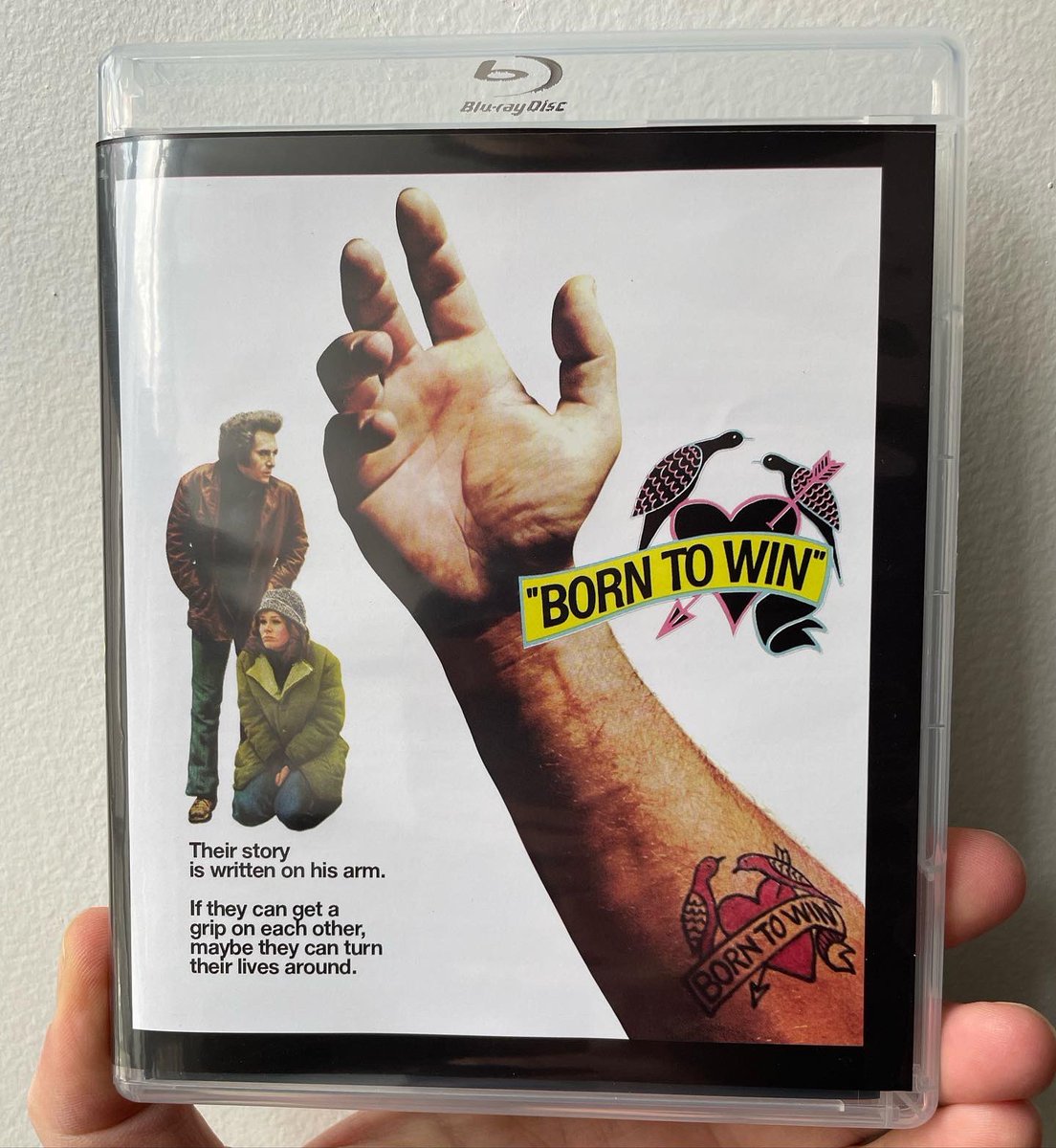 FunCityEdition's tweet photo. This #BorntoWin package looks sharp. 👉👉👉 @LukeInsect @HydeSister @ocndistro @VinegarSyndrome @jlalibs @jasondashbailey #funcityeditions #georgesegal #ivanpasser #funcity #karenblack #bluray #robertdeniro #hectorelizondo #paulaprentiss #ScrapingBottom https://t.co/1YxM2H2ASr
