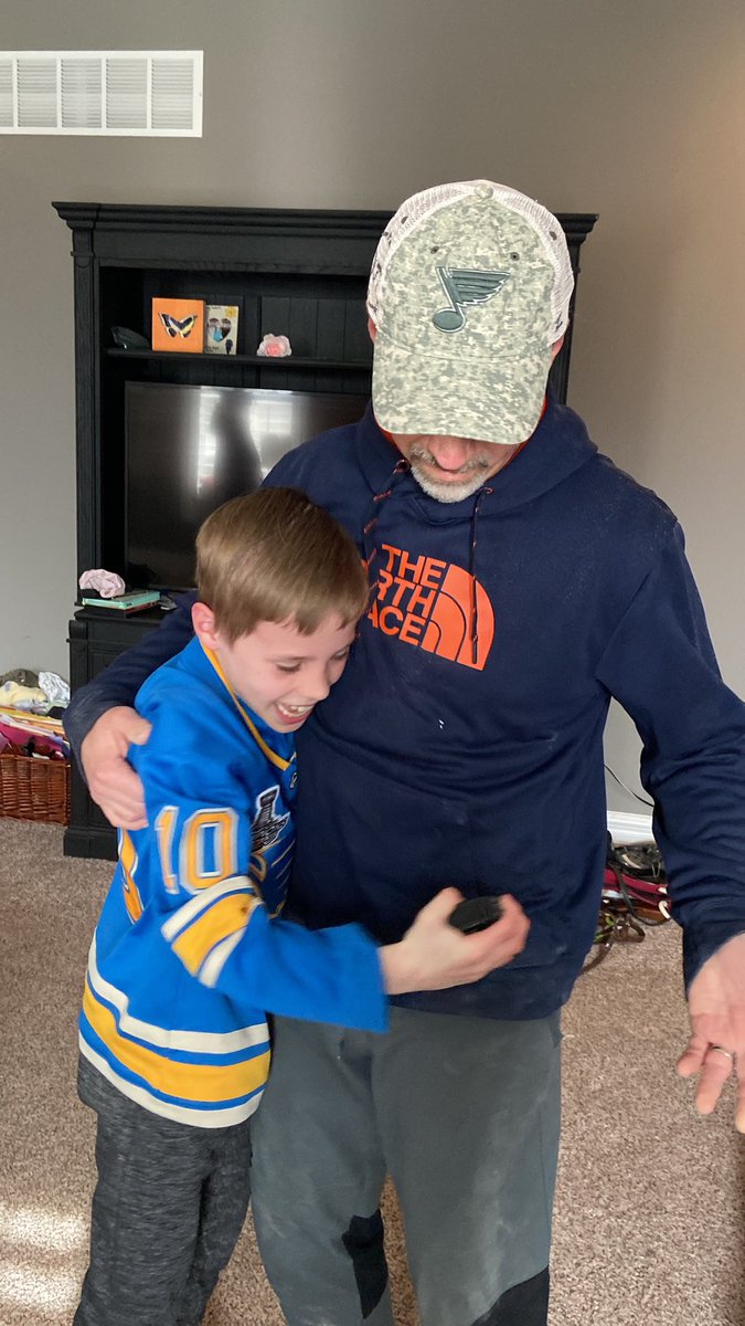 KRAZTRNMOM's tweet photo. @Bschenn_10 do you know that my son, Braden, doesn’t just think, he KNOWS that you are the greatest to wear the Blue Note. You have brought him SO much joy, you will just never know. Also, he asked me if you could come to dinner.😂🤗💙 #stlblues #AutismWillNotStopB https://t.co/ElVFUNyjOO