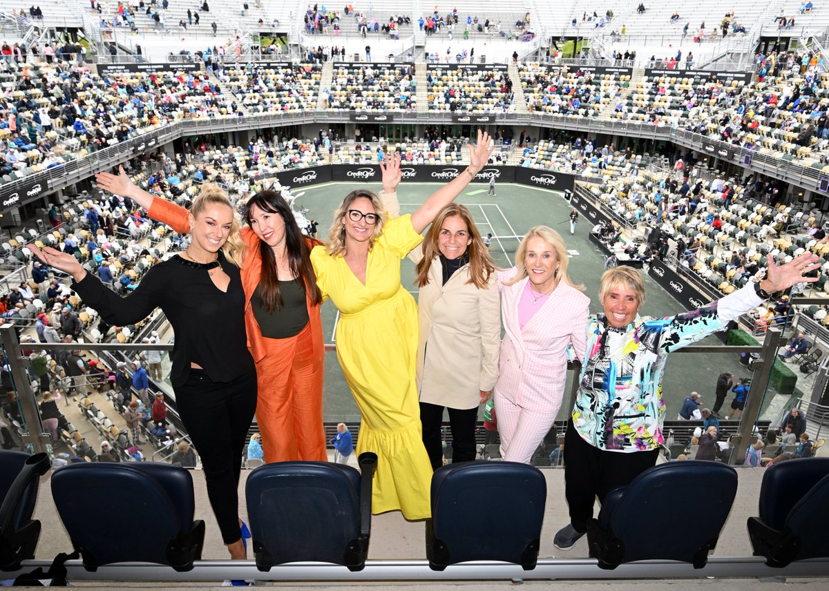 Welcome back to Charleston 👏

Celebrating 50 years of tennis with a few of our legendary champions 💃

#CharlestonOpen