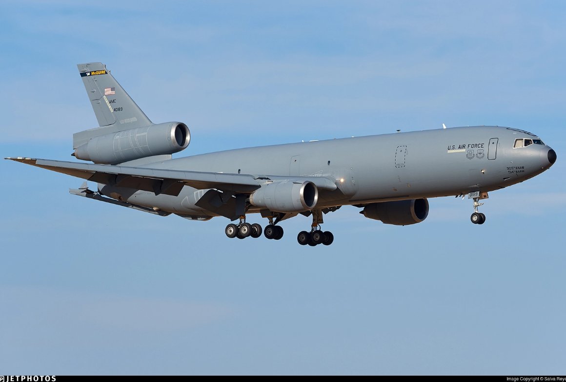 CoronetEast's tweet photo. KC-10A #RCH081 (84-0189) just arrived at Santiago Arturo Merino Benitez Intl airport #SCEL, Chile from McGuire AFB #KWRI. Supporting the return of the F-22 Demo Team to Langley AFB #KLFI tomorrow under #ALTRV Coronet South 819 #CoronetSouth #CS819 https://t.co/U9WkmYJVyt