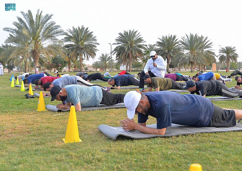 SPAqualitylife's tweet photo. شاب سعودي يقدم خبرته في اللياقة البدنية لأكثر من 300 متدرب بإحدى حدائق بريدة.
https://t.co/kdaqpdY6CI
#واس_جودة_الحياة https://t.co/4lVSPF0awN