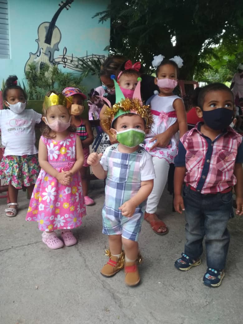AmiguitosSa's tweet photo. Muchas felicidades a nuestros niños, familias y trabajadores, en este 61 aniversarios de amor y victorias!!!
#ALaPrimeraInfanciaPonleCorazon
#LaPrimeraInfanciaImporta
#VamosPorMas
#VamosConTodo
@Sureysifrometa
@Raúlsamón
@FundichelyRosa 
#DmeSantiagodeCuba
#DPESANTIAGO https://t.co/Ma8eCqdw3W