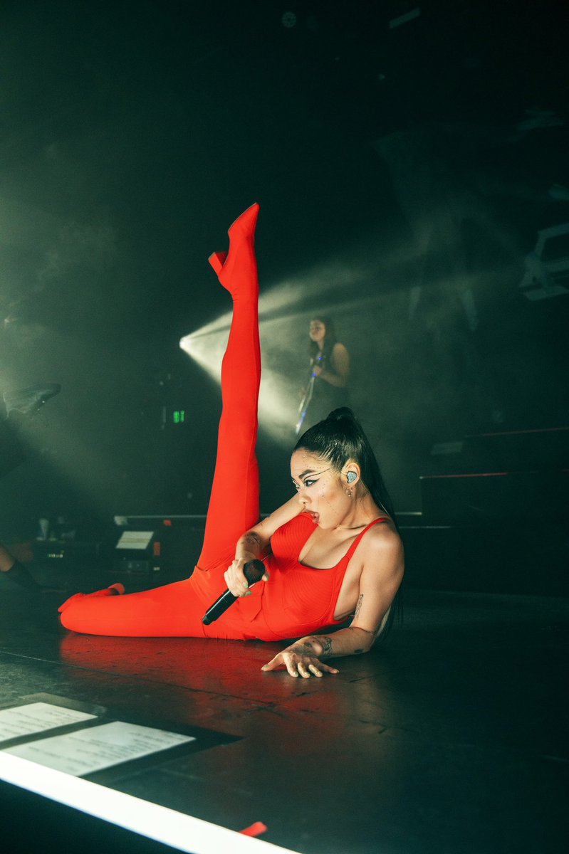 onestowatch's tweet image. getting to see @rinasawayama live is a ✨spiritual experience ✨

📸: @SarahOhta