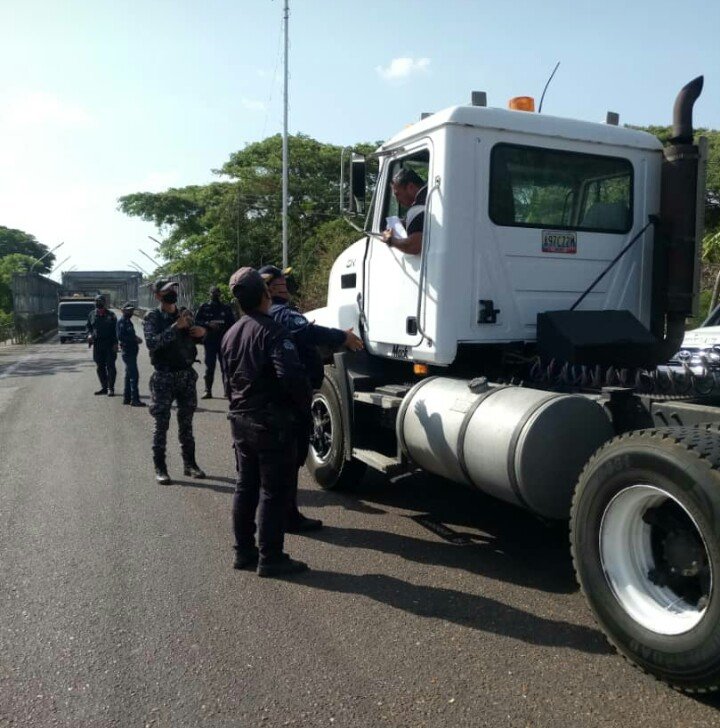 poliguarico15's tweet photo. #Hoy|| Con el fin de dar cumplimiento al Plan Nacional de optimización de los @cuadrantdpaz y así brindar seguridad y protección a la población en general, se realizó saturación de áreas mixta en el Mpio. Mellado.
#InicioDeLaSemanaMayor 
#CCP6 https://t.co/puiXzaStDW