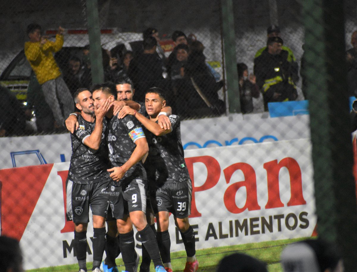 MAGAYASA's tweet photo. @CASarmientoOf ⚽️👏👏⚽️ https://t.co/zC1HicQJWF
