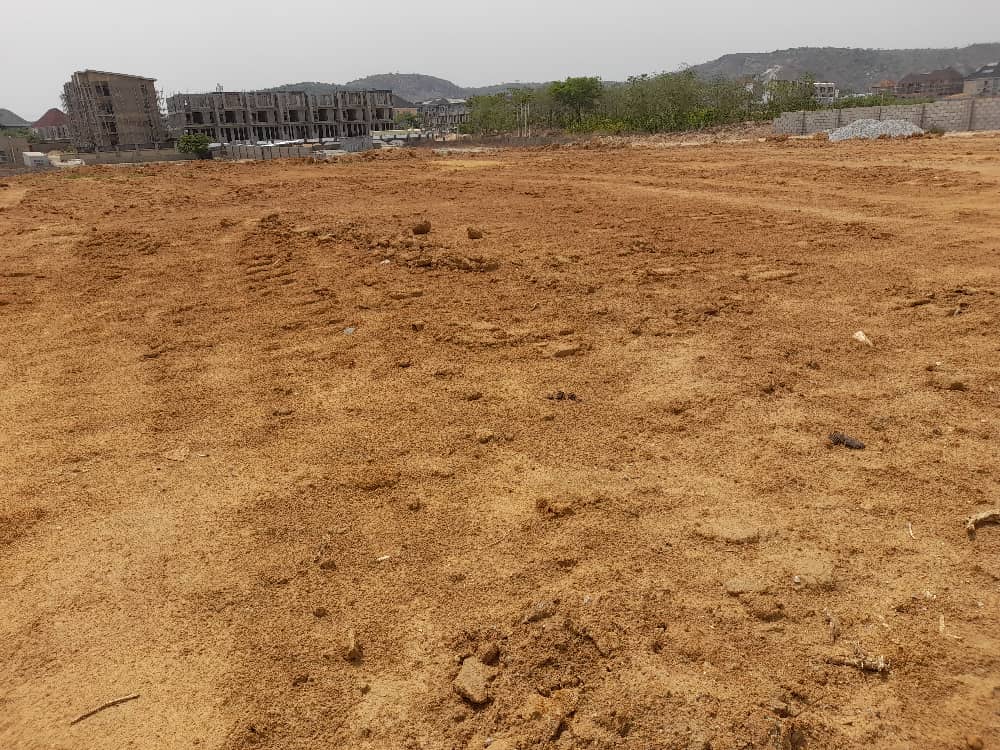 RoyalPropertie3's tweet photo. *RESIDENTIAL PLOT AT JAHI DISTRICT FOR SALE*

*A Fenced, Corner Piece, and Livable Residential Plot For Sale*
*Plot No: 2240
*Location: Jahi District, Abuja, Near Starvile School.
*Size: *1,762sqm
* Title: RofO ( but CofO Bill and Ground Rent Fully Paid) 

Price:₦140 Million https://t.co/xp6IqPigDB