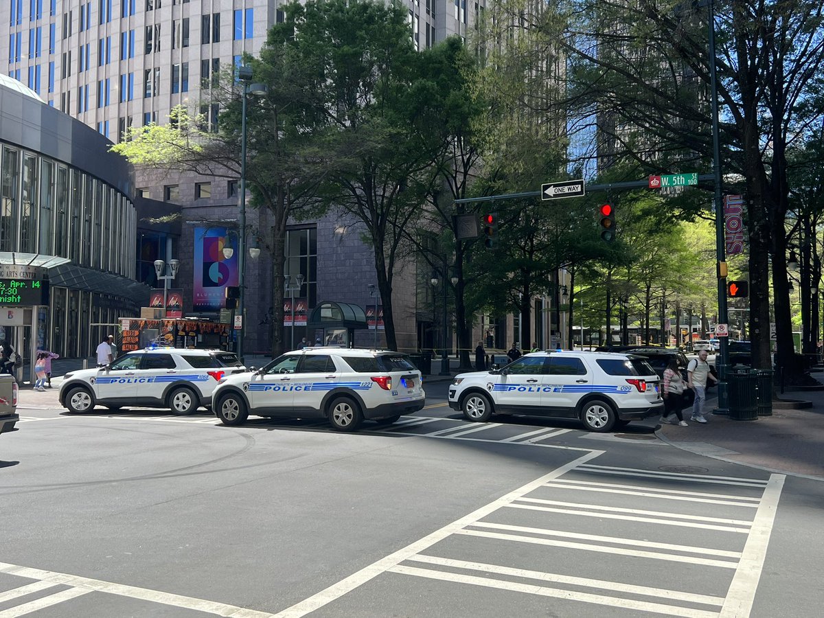 JoeBrunoWSOC9's tweet photo. Police situation in Uptown during Charlotte Shout. Tryon Street is shut down at 5th Street. We’ve reached out to @cmpd to find out what is going on @wsoctv https://t.co/aNTQqSCjCJ