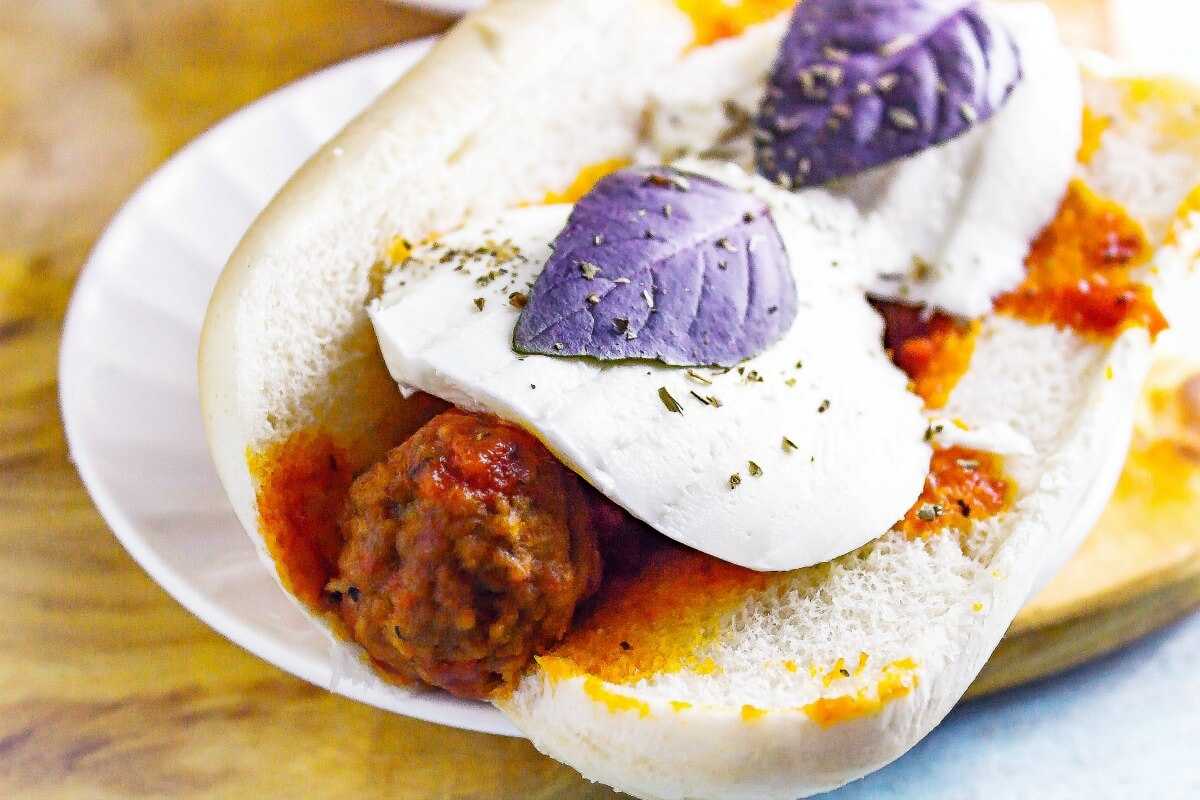 Slow Cooker Caprese Meatball Subs {Easy Sub Sandwich} dlvr.it/SNKRbk