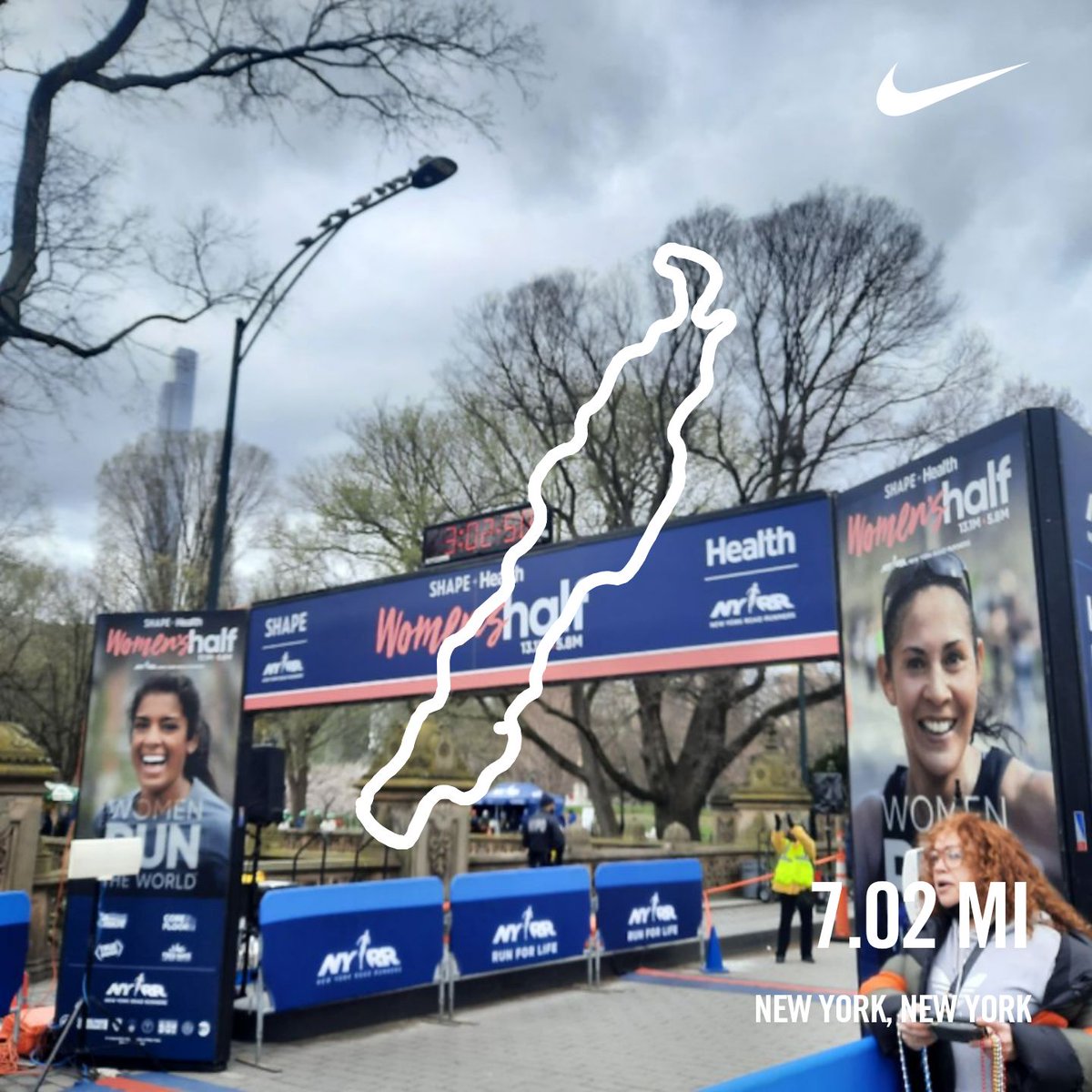 bushwickrunner's tweet photo. Pacing a friend for her race. Congrats to all the ladies who run in the #womenshapehalf. #sundayrunday #runnersoftwitter #sunday10k #nikerunclub https://t.co/YyXzERhJdF