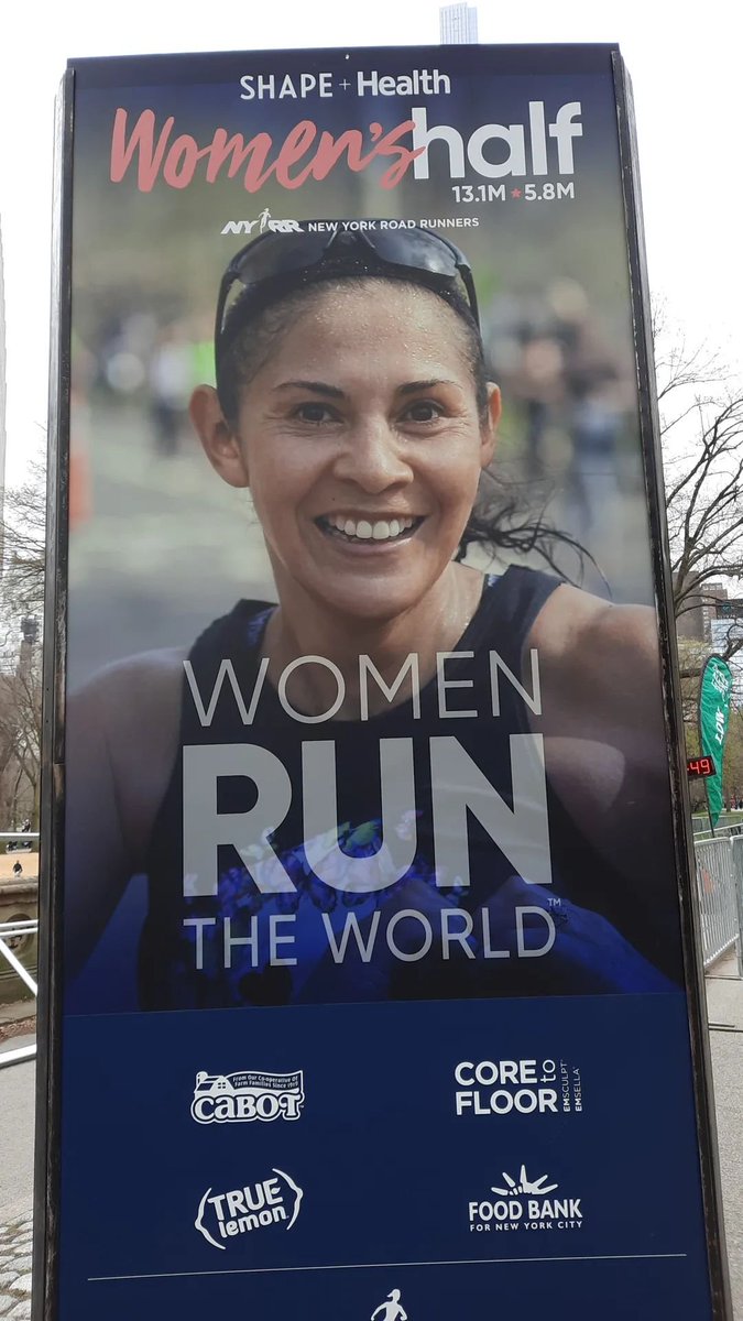bushwickrunner's tweet photo. Pacing a friend for her race. Congrats to all the ladies who run in the #womenshapehalf. #sundayrunday #runnersoftwitter #sunday10k #nikerunclub https://t.co/YyXzERhJdF