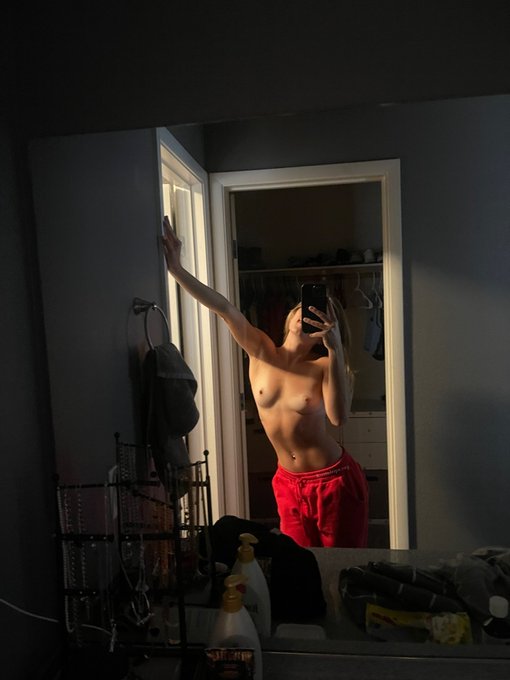 Love playing with the light in my bathroom😻😈😈 https://t.co/zktzeFmnRU<a href="/tag/mvsales"class="tags"><span>#mvsales</span></a>