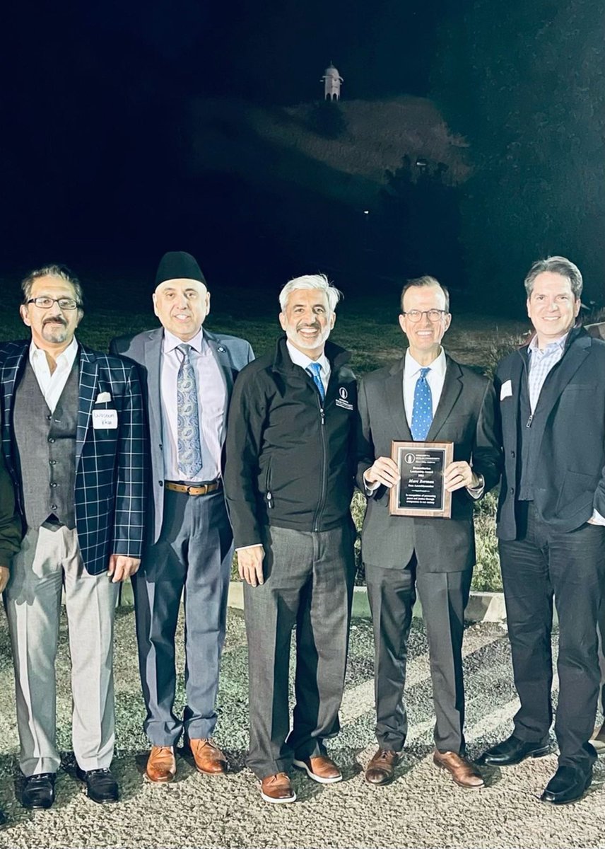 Marc_Berman's tweet photo. Thank you to @EducationIQ &amp; the Ahmadiyya Muslim community for bringing together people of all faiths for a beautiful, fun, educational Iftar dinner focused on justice through compassion last night. I’m deeply honored to receive your 2022 Humanitarian Leadership Award! @alislam https://t.co/BfTmti6Loj