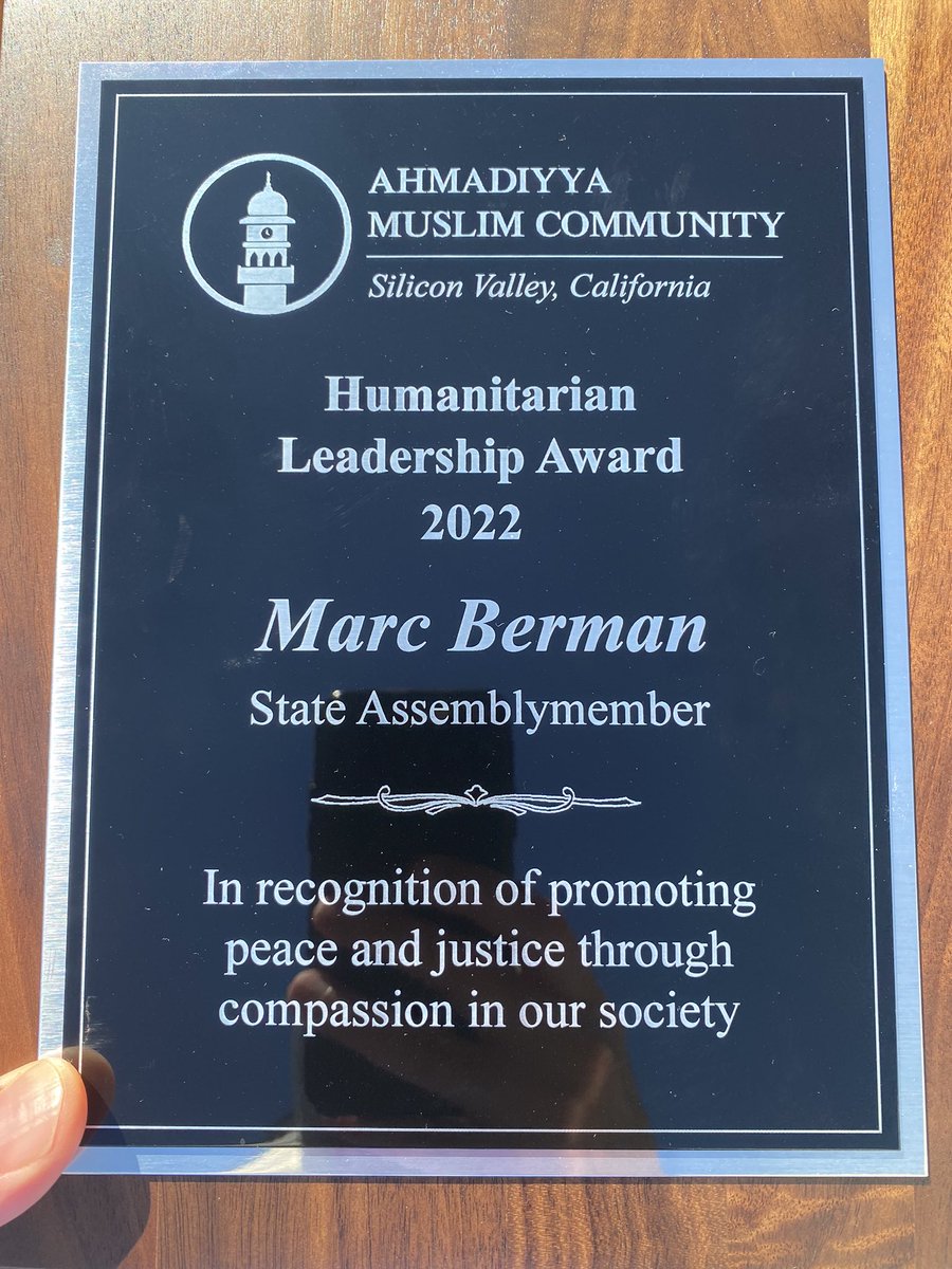 Marc_Berman's tweet photo. Thank you to @EducationIQ &amp; the Ahmadiyya Muslim community for bringing together people of all faiths for a beautiful, fun, educational Iftar dinner focused on justice through compassion last night. I’m deeply honored to receive your 2022 Humanitarian Leadership Award! @alislam https://t.co/BfTmti6Loj