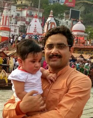 अच्छे लोगों में मैंने एक खराब बात देखी है
वे खराब लोगों को भी अच्छा समझ लेते हैं!
- DrYn Pathak सर की व्यावहारिक सीख।
(संलग्न फोटो कुछ वर्ष पूर्व गंगा तट हरिद्वार का है)