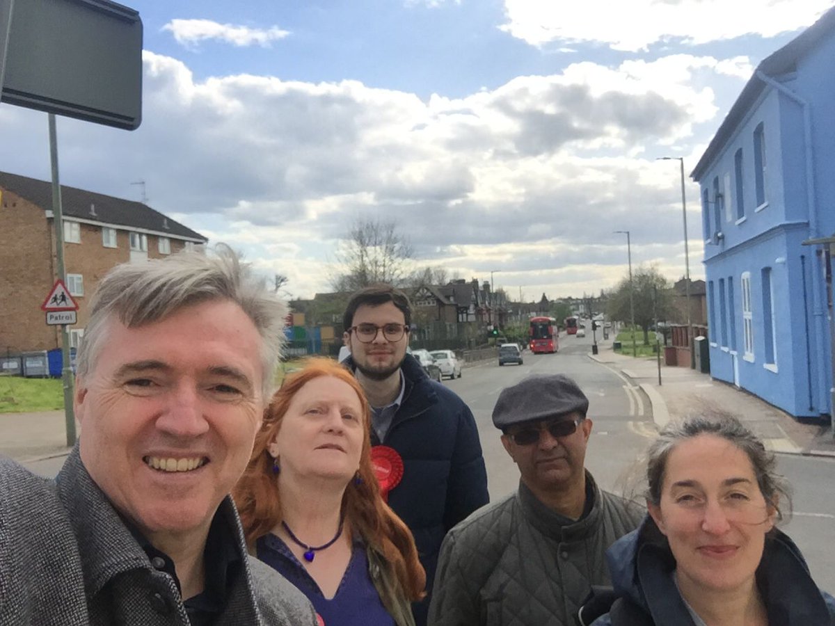 MatthewPerlberg's tweet photo. Out on the #Labourdoorstep on Cricklewood Lane with @nigelyoung and @GiuInnocenti. 

Residents are keen for change in #ChildsHill.

Make sure you get out to vote on 5th May in the #MayLocalElections

@BarnetLabour 
@WinBarnet https://t.co/xFKx2GZHq6