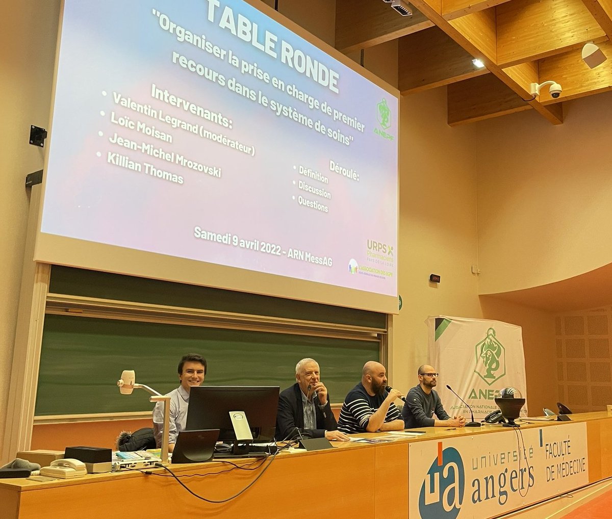 Valentin__LS's tweet photo. Ce week-end se tenait l'#AG_ANEPF pendant laquelle j'ai eu le plaisir d'animer la table ronde en compagnie de @KilianThomas12 @loic_angers et Jean-Michel Mrozovski sur :

L'organisation des soins de premier recours et les échanges interpro qui en découlent 💊🤝🩺 https://t.co/nIrkG4V4v3