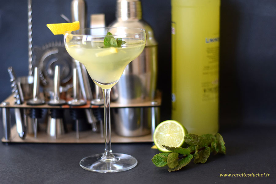 recetteduchef's tweet photo. Voici un #cocktail utilisant le #citron sous toutes ses formes : #limoncello, jus, sirop, quartiers, zestes, segments avec de la #tequila ou #gin ou #vodka : https://t.co/aP6zKndqZN #cocktails https://t.co/7cYrIWYVre