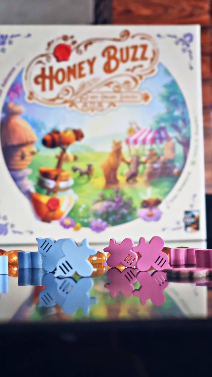 Talking about spring, beautiful games and components, Honey buzz is on top of our list, the components and gameplay is great, have you tried this one?

#boardgames #boardgame #nochedejuegos  #juegosdemesa #juegodemesa  #beautiful #spring #love #bee #bees #flowers #colorful