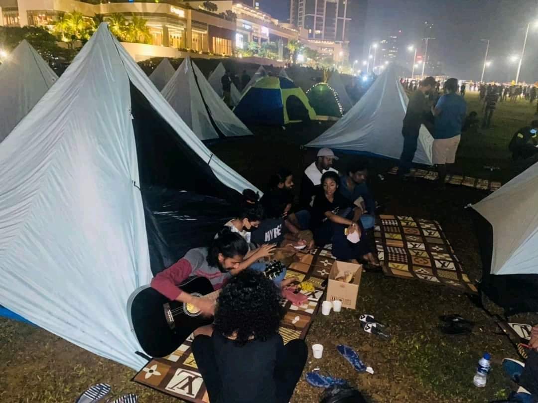 NewsWireLK's tweet photo. "It's a Test match, We are ready to wait until we get rid of these corrupt leaders" Sri Lanka Galle Face Green protest against President and Government continues https://t.co/akzaKrRLRQ