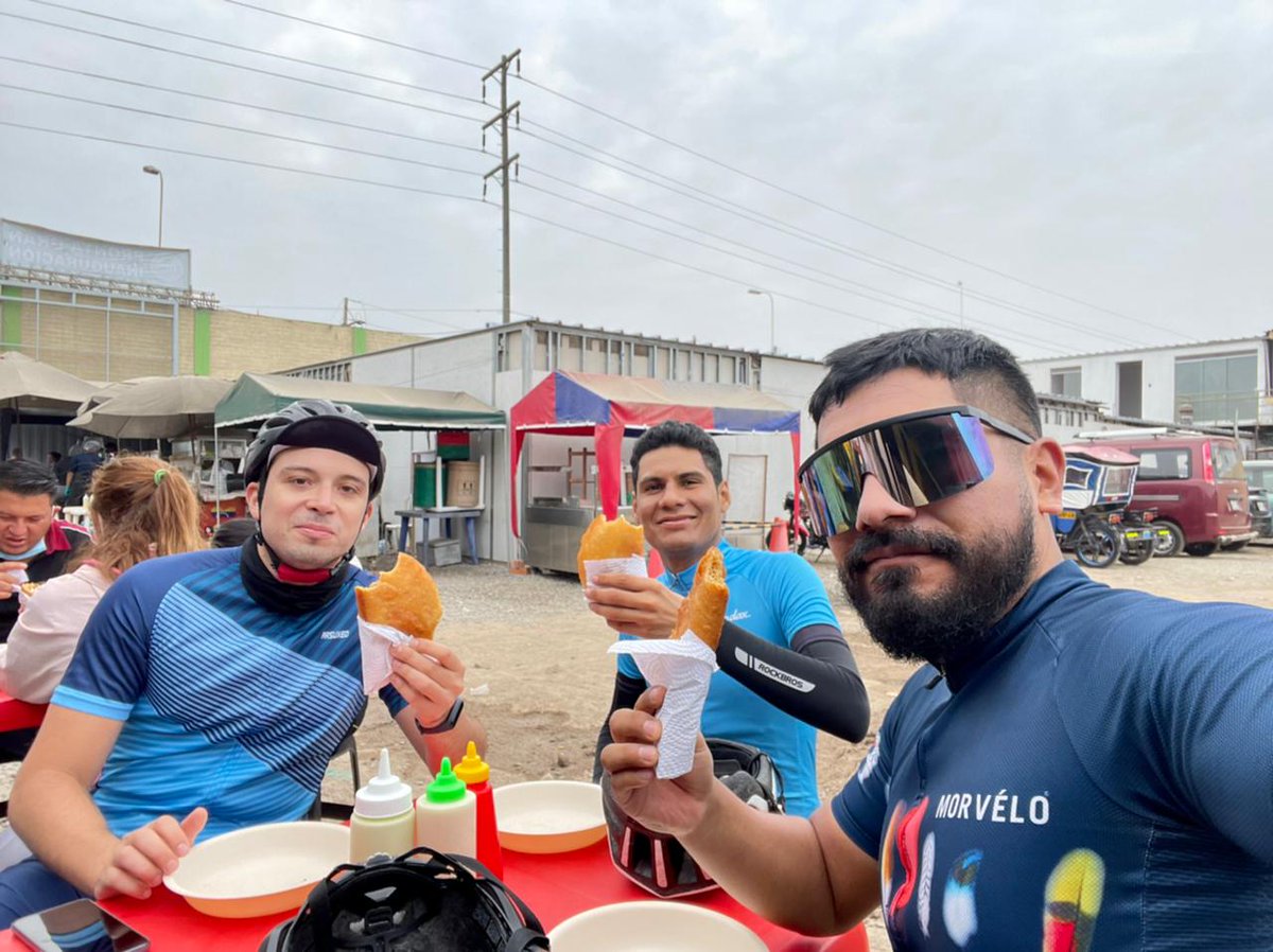 HugoJ2014's tweet image. Una empanadita con los Bro en Lurin jajajaj #bikefriends #bikelife #cyclist
