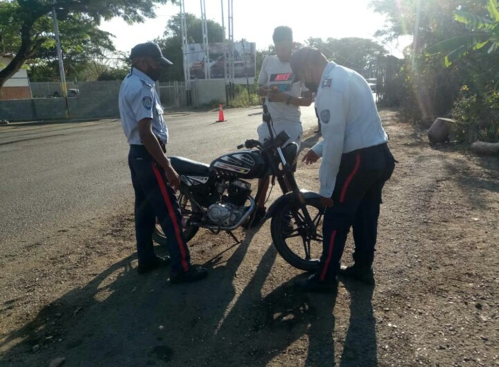 Guaricoseguro's tweet photo. #Hoy|| Con el fin de dar cumplimiento al Plan Nacional de optimización de los @cuadrantdpaz y así brindar seguridad y protección a la población en general, se realizó saturación de áreas mixta en el Mpio. Mellado.
#InicioDeLaSemanaMayor 
#CCP6 https://t.co/gt7tqBPOq5