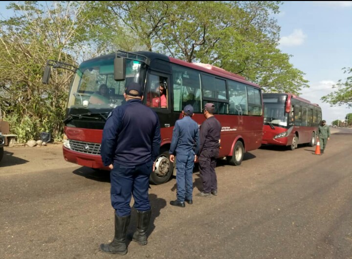 Guaricoseguro's tweet photo. #Hoy|| Con el fin de dar cumplimiento al Plan Nacional de optimización de los @cuadrantdpaz y así brindar seguridad y protección a la población en general, se realizó saturación de áreas mixta en el Mpio. Mellado.
#InicioDeLaSemanaMayor 
#CCP6 https://t.co/gt7tqBPOq5