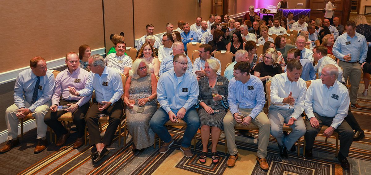 GregMuzzillo's tweet photo. 78 proforma owners waiting for the million dollar march to begin and be inducted into the proforma million dollar club or their new level of club membership: multi-million, $5 million, $10 million, $25 million. stand up for the champions!
#onlyproforma #wemakemillionaires #MDC22 https://t.co/yalXqFZXk7