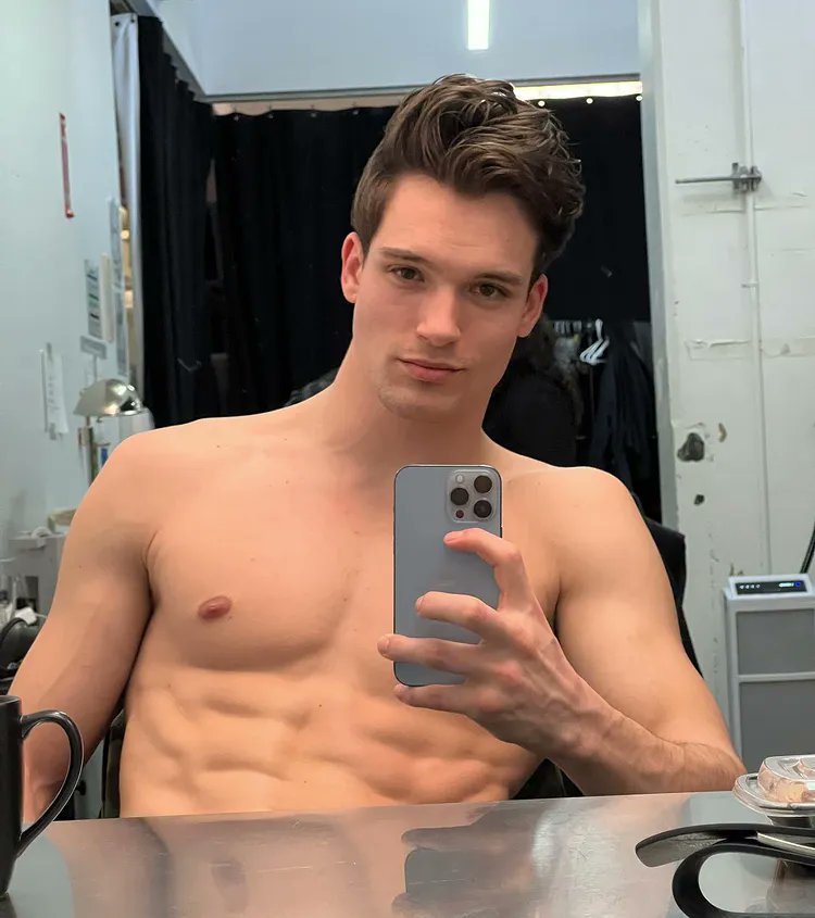 AmenEverytime's tweet photo. It's Mason McKendrick of @NextModels for #SelfieSunday✨ #Model #MasonMcKendrick #NextModel https://t.co/k4iOwtmxPB