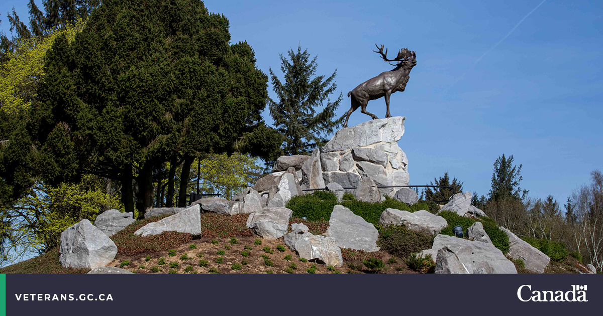VeteransENG_CA's tweet photo. Today in France:
Minister MacAulay visited the Villers-Bretonneux Military Cemetery and Australian National Memorial.
At the Beaumont-Hamel Newfoundland Memorial, he paid his respects to the Newfoundlanders and Canadians who died in the First World War.
#RememberVimy https://t.co/yJLEFeTMo4