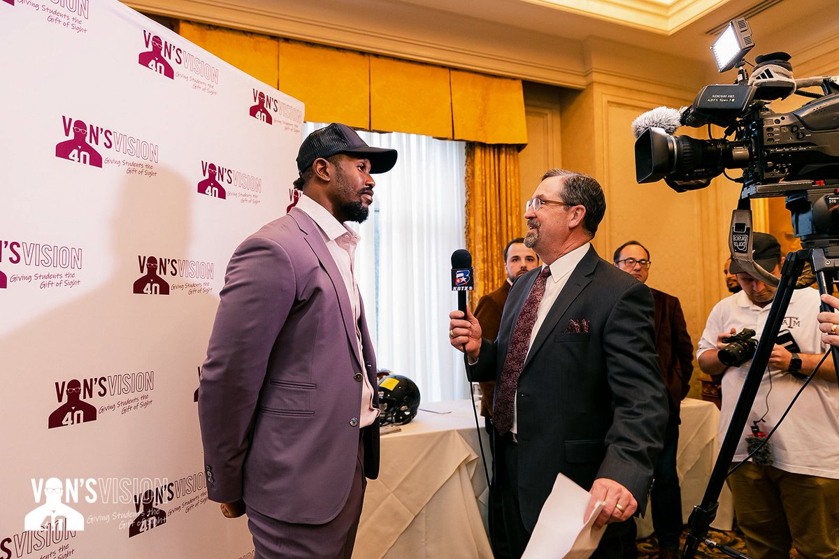 VonsVision58's tweet photo. Friday night we raised over $250,000 for our @TAMU chapter of #VonsVision | Thank you to everyone who came out to support our mission! Special shout out to @MikeEvans13_ @JManziel2 @12thManPWill for hosting our Q&amp;A session with @VonMiller | #GigemGala👍 https://t.co/4qYulnfybn