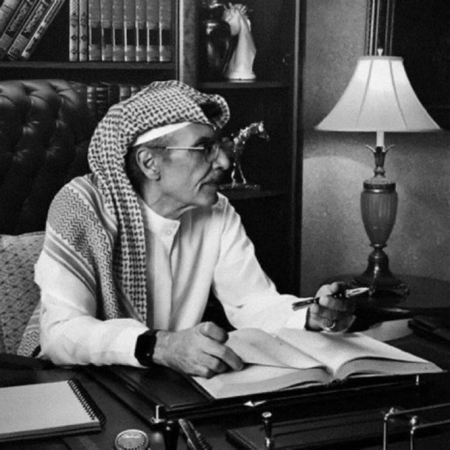 ii55663's tweet photo. ليه باقي لك وسط صدري حنين؟
وليه كل ما اكرهك مَ اكرهك؟ #بدر_بن_عبدالمحسن https://t.co/SbmciN25QH