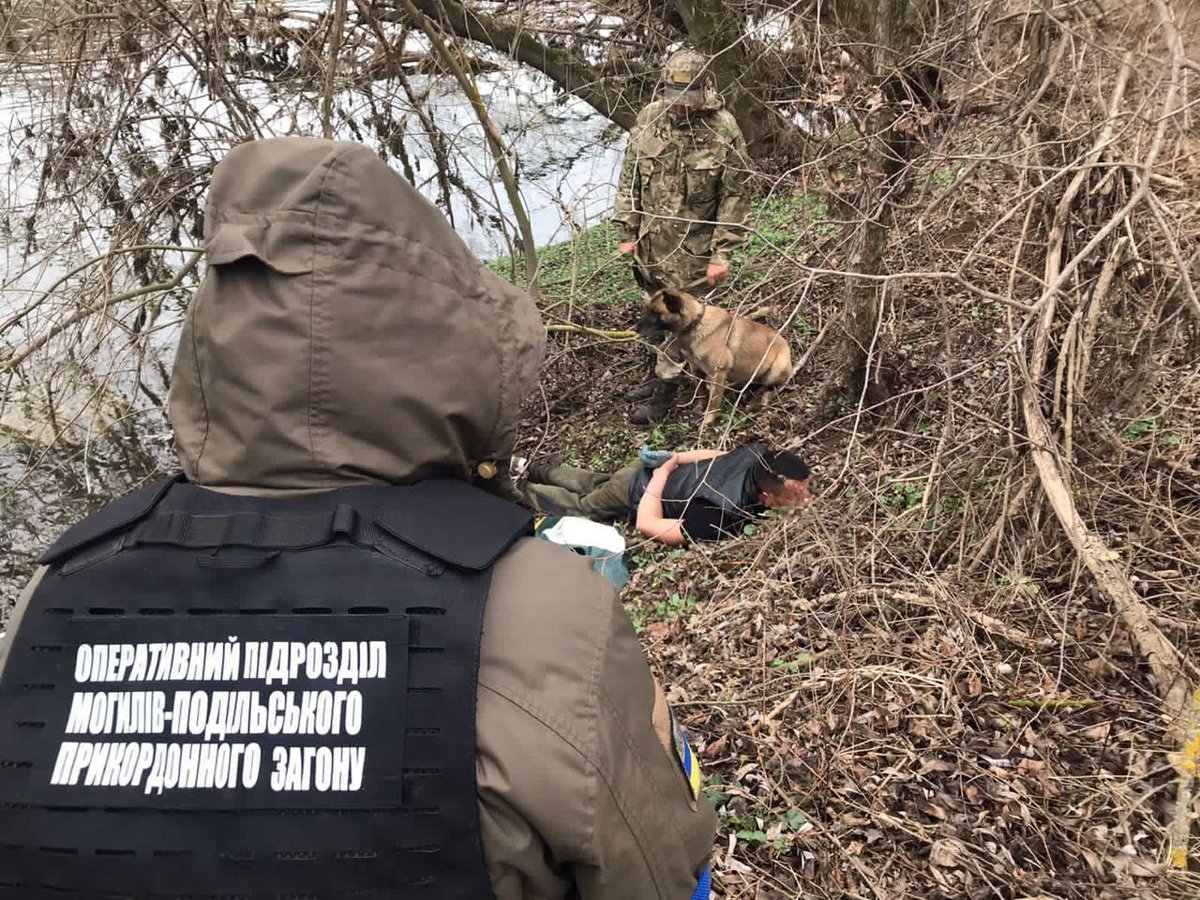La situación de miles de jóvenes en Ucrania es absolutamente desesperada. Miles de hombres han intentado cruzar la frontera para escapar del reclutamiento forzoso instaurado por el gobierno de Zelensky.
