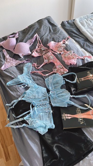 April’s theme is pastel over on my forbidden site ??? https://t.co/oRff4BIyJt